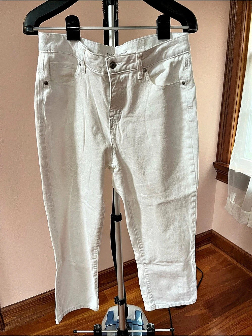 Style&Co. Curvy Capri. White Cotton Capri Pants Size 12